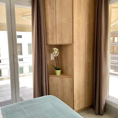 Domus With Wonderful Balcony Salonicco